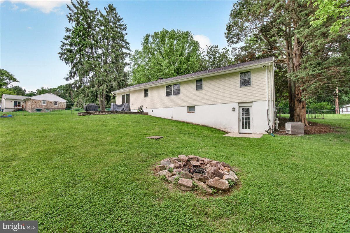 9712 Thompson Dr photo 31