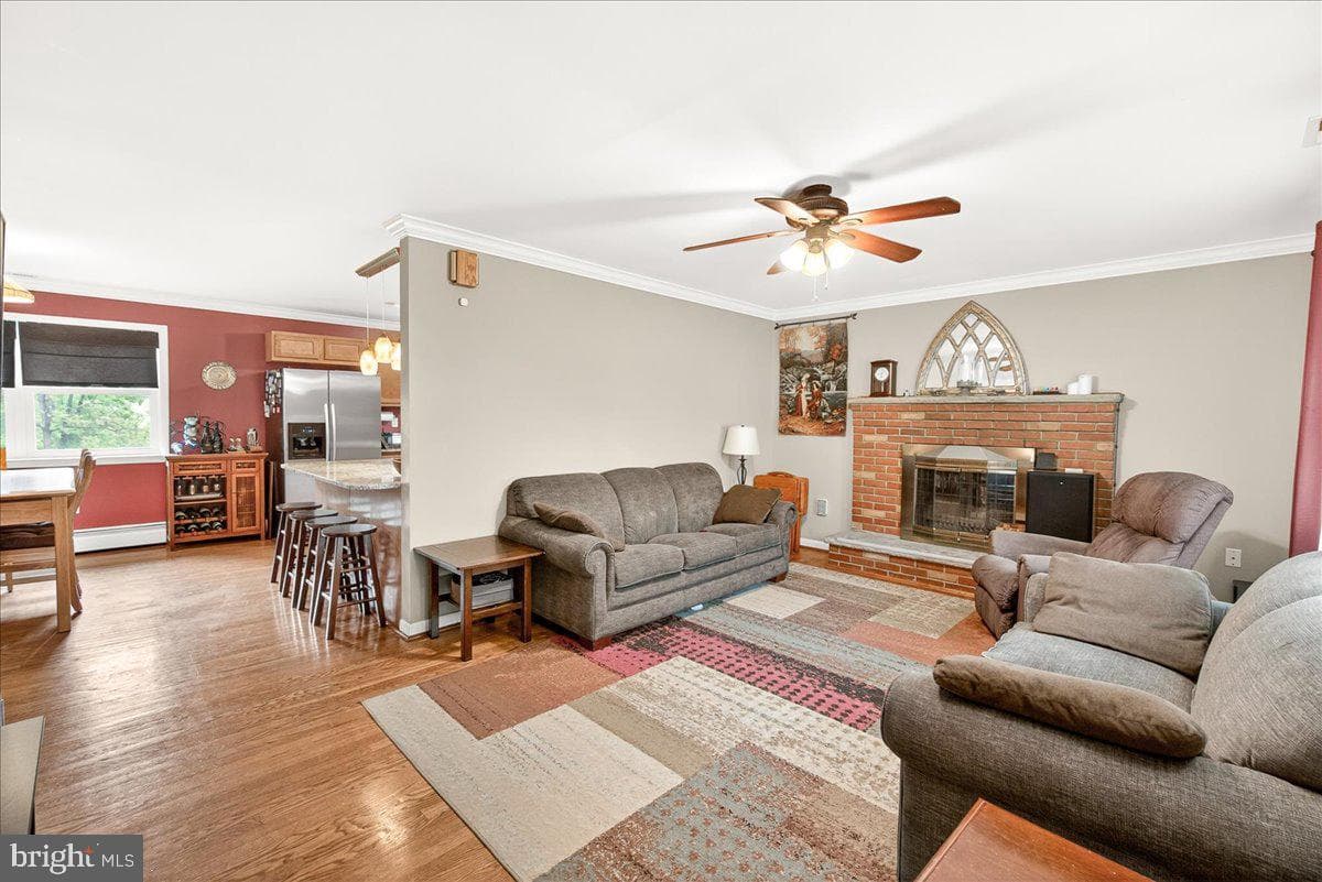 9712 Thompson Dr photo 4