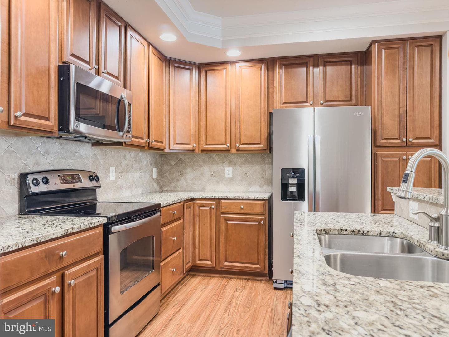 9555 Hyde Place photo 3