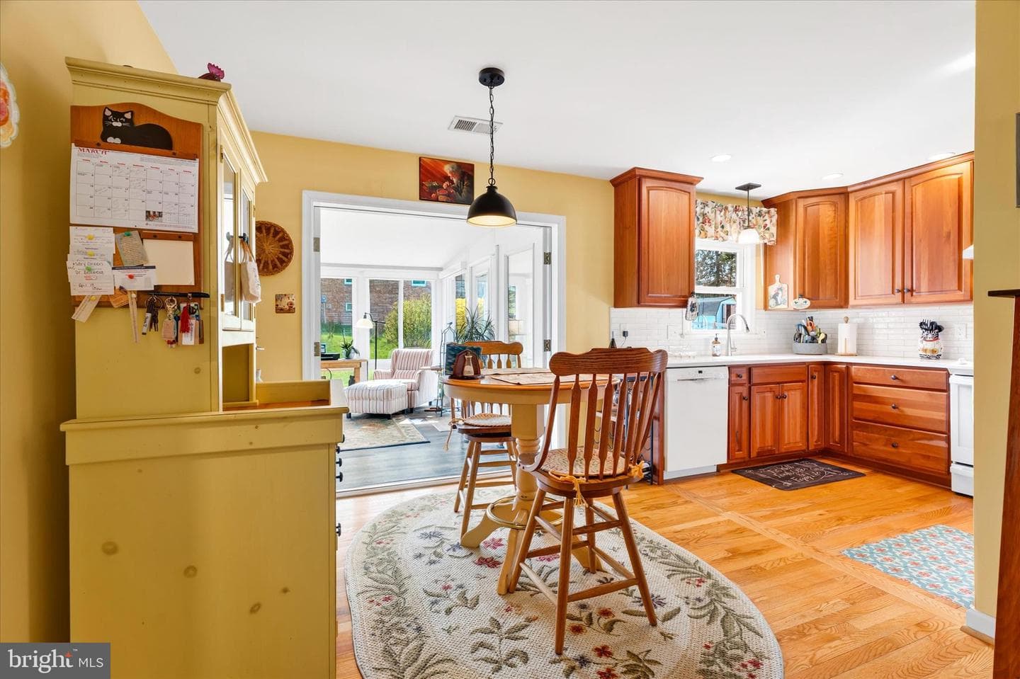 2 Lombardy Drive photo 5