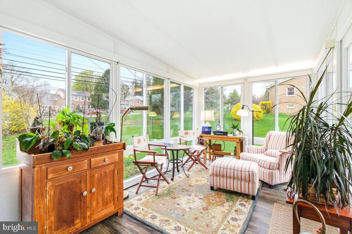 2 Lombardy Drive photo 7