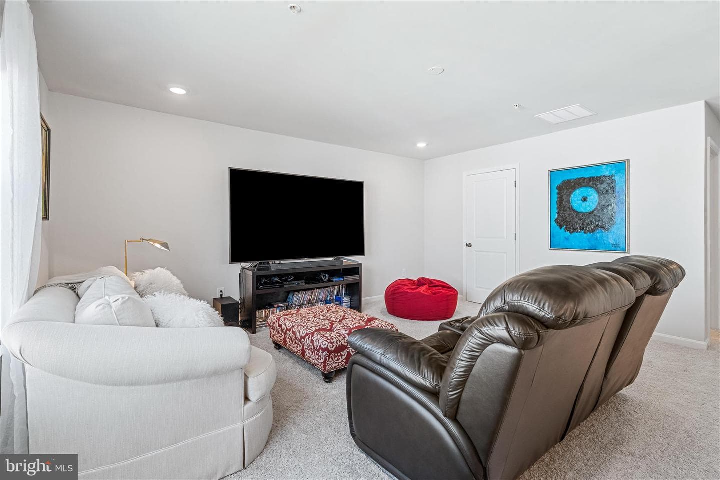 493 Hanson Street photo 17