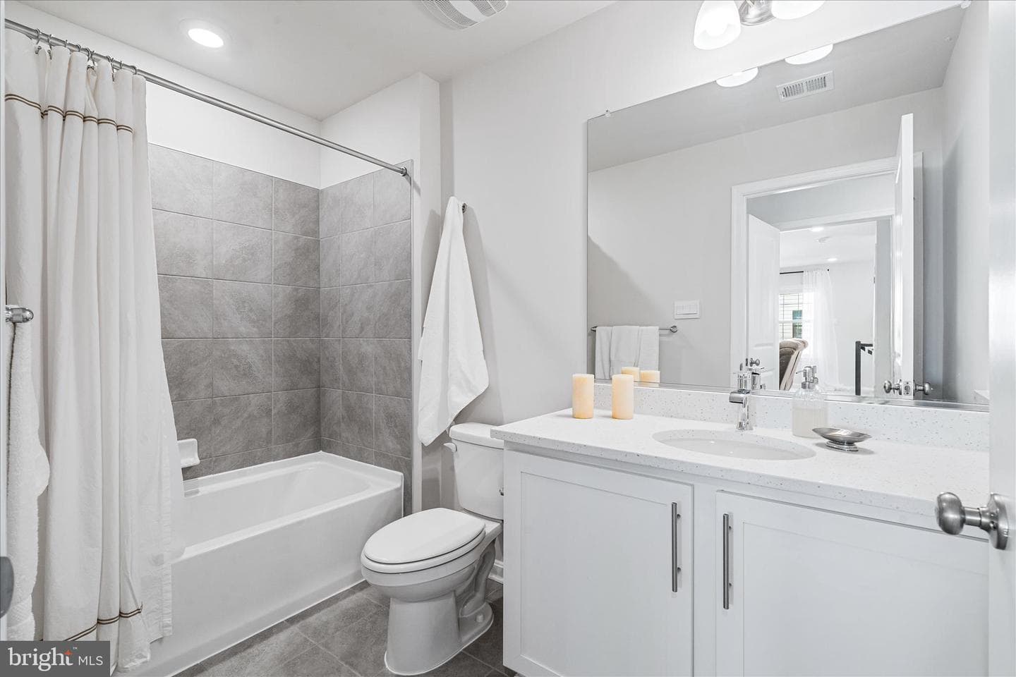 493 Hanson Street photo 21