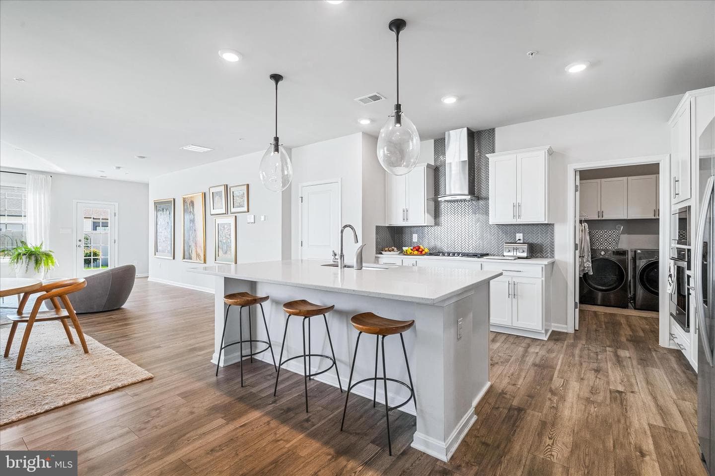 493 Hanson Street photo 3