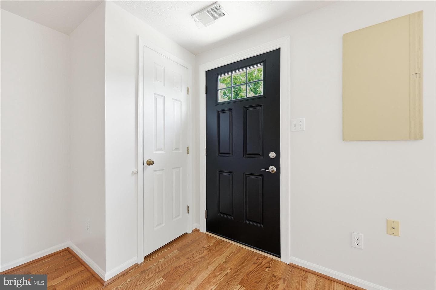 1032 Staghorn Avenue photo 4