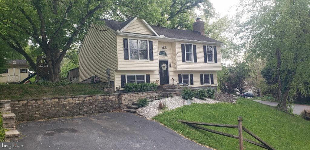 10801 Glade Court photo 3