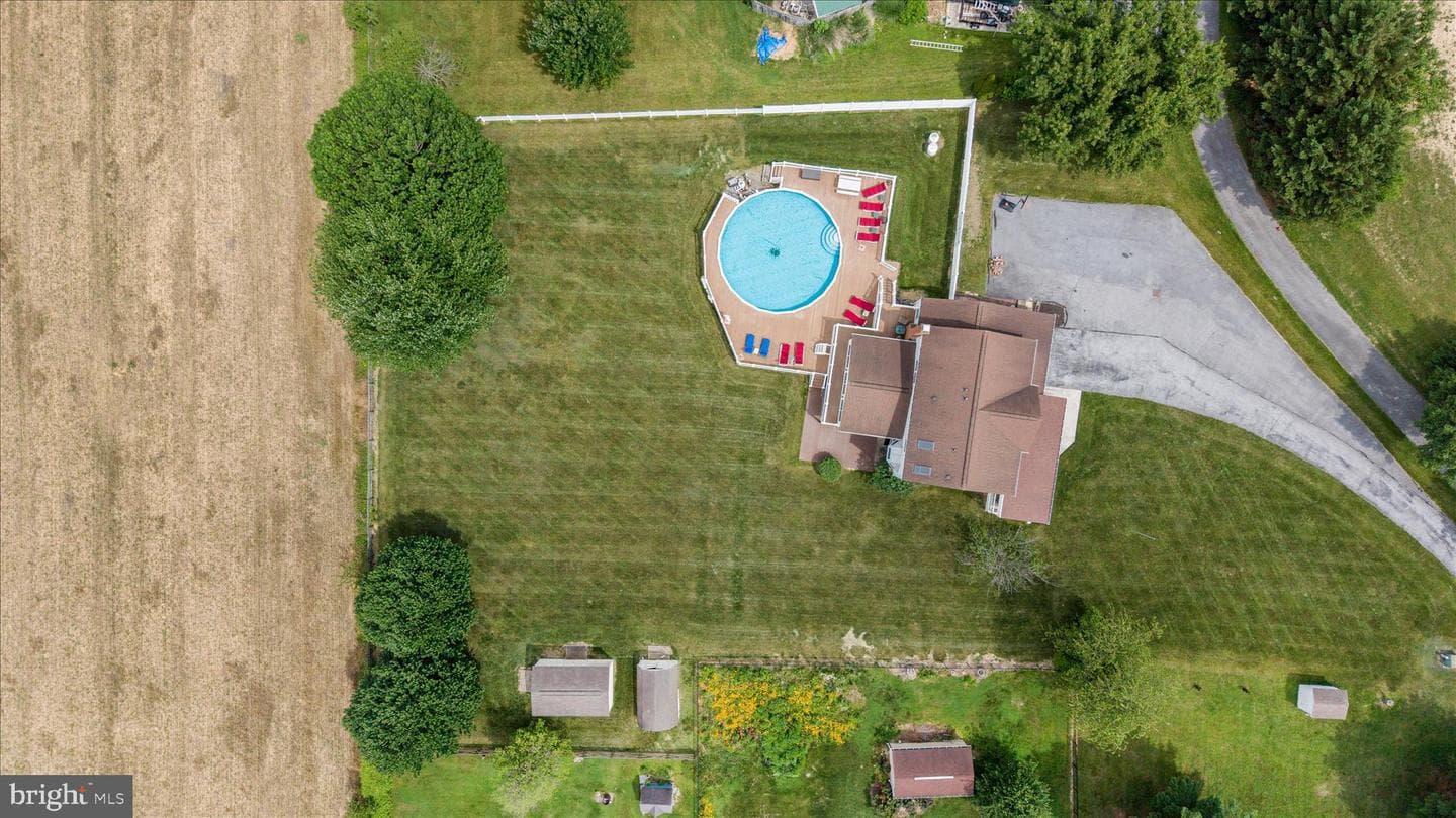 9534 Liberty Road photo 3
