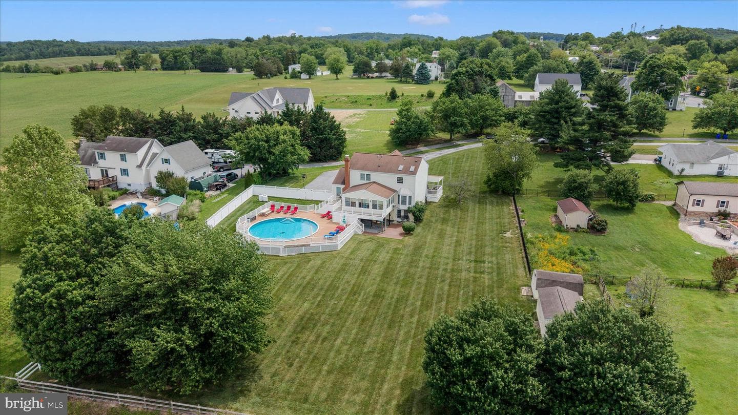 9534 Liberty Road photo 4