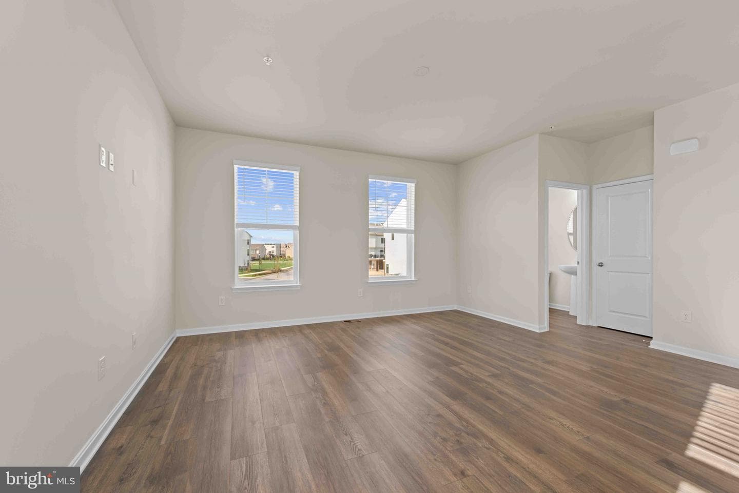395 Ensemble Way photo 17