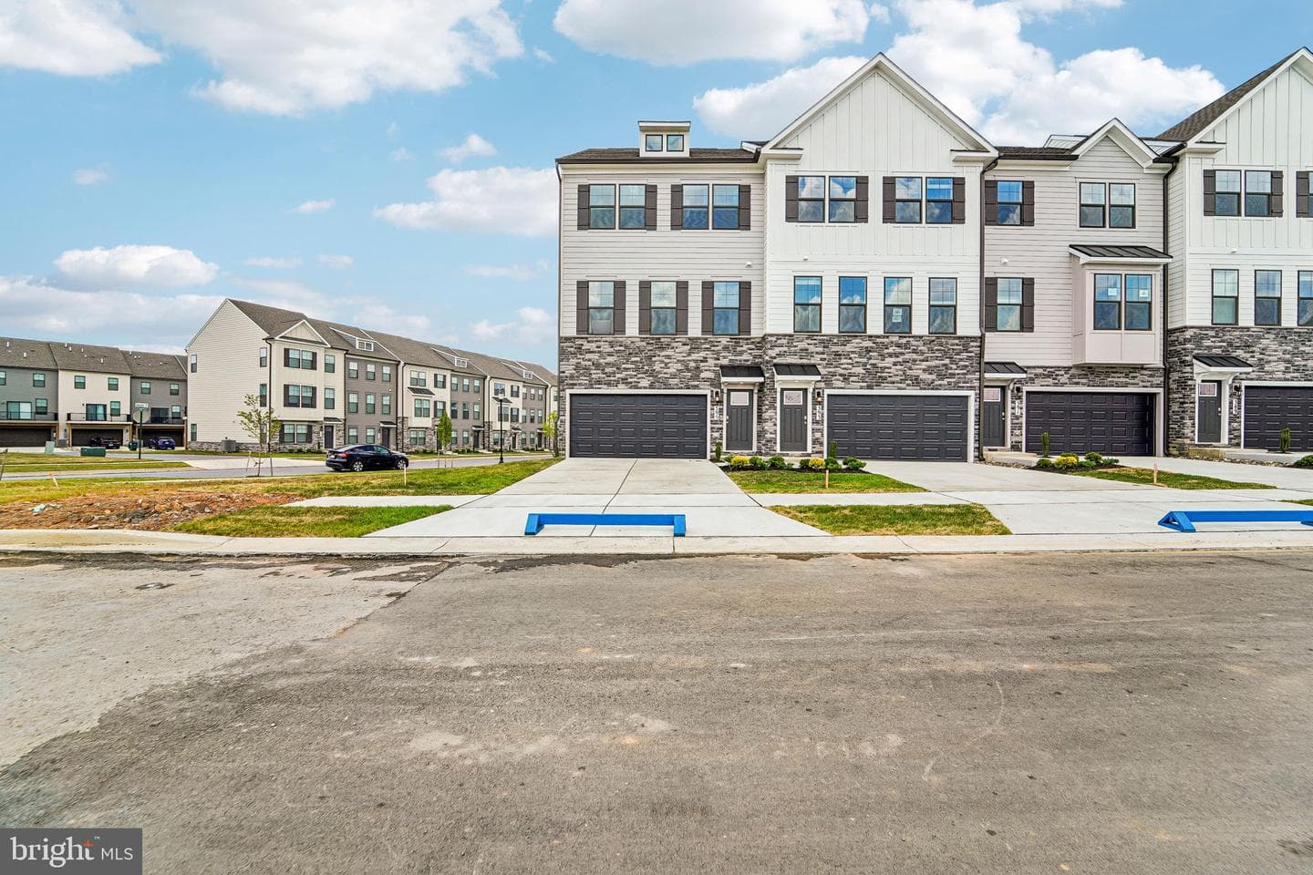 395 Ensemble Way photo 2