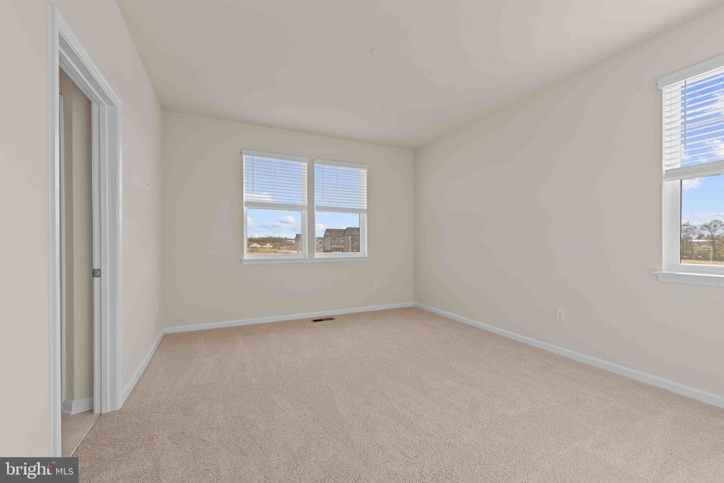 395 Ensemble Way photo 27