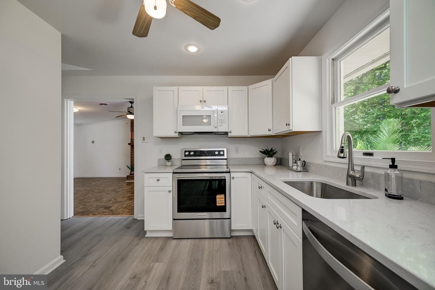 4420 Highboro Drive photo 9