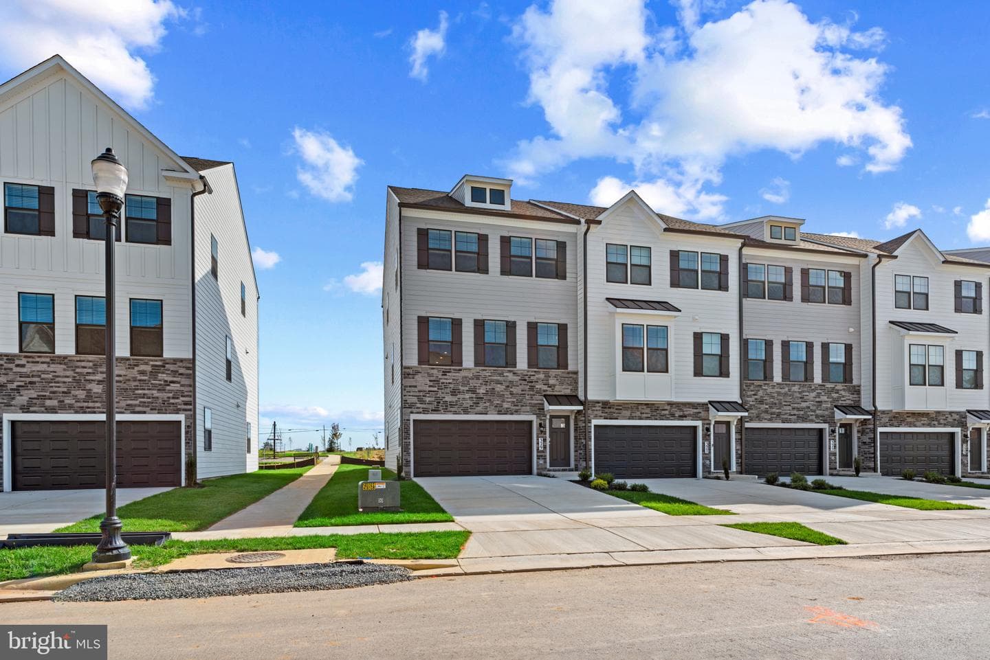 393 Ensemble Way photo 2