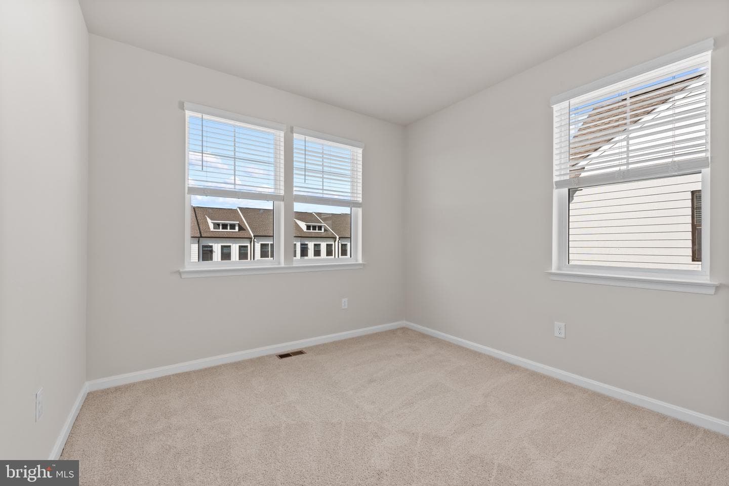 393 Ensemble Way photo 25