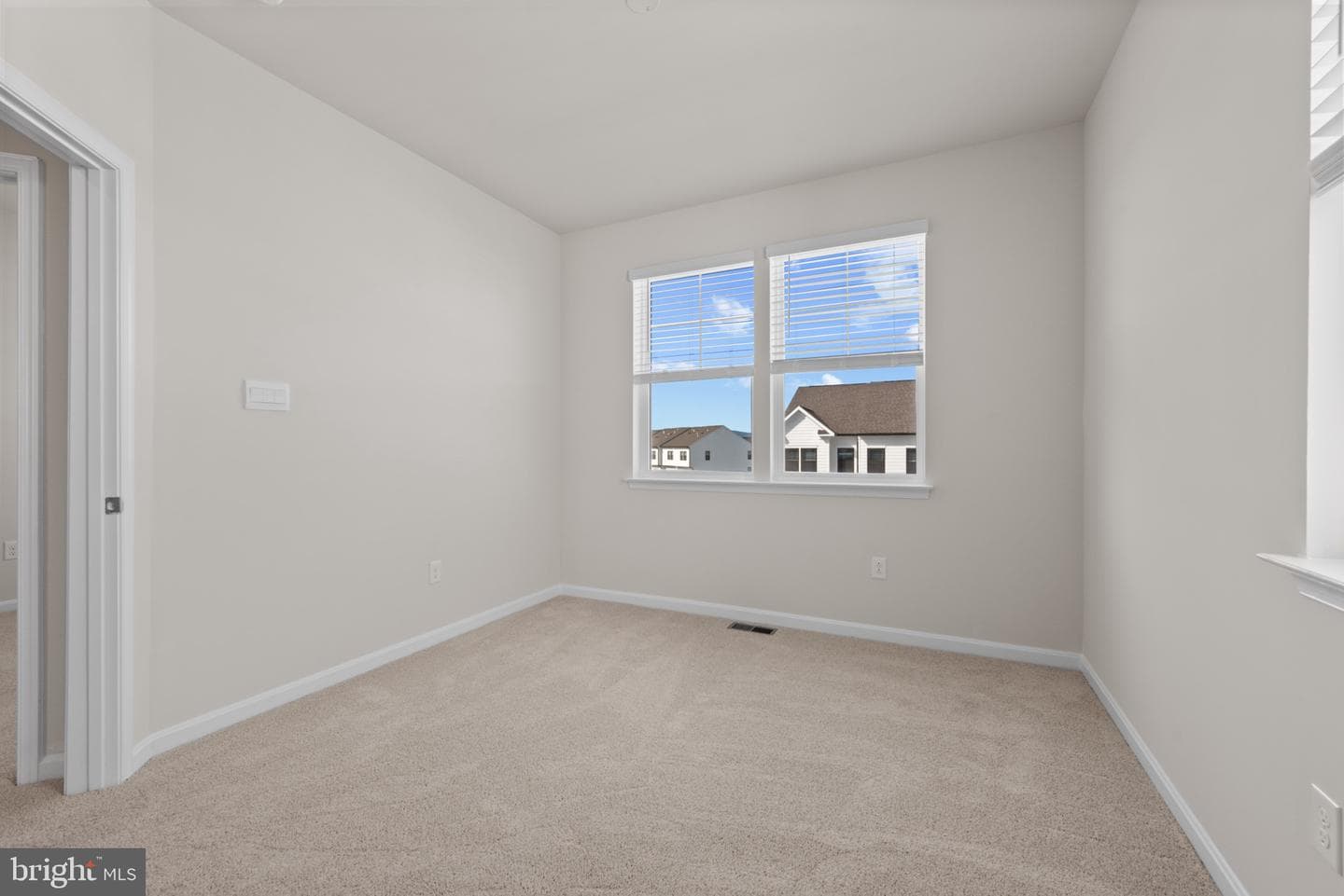 393 Ensemble Way photo 27
