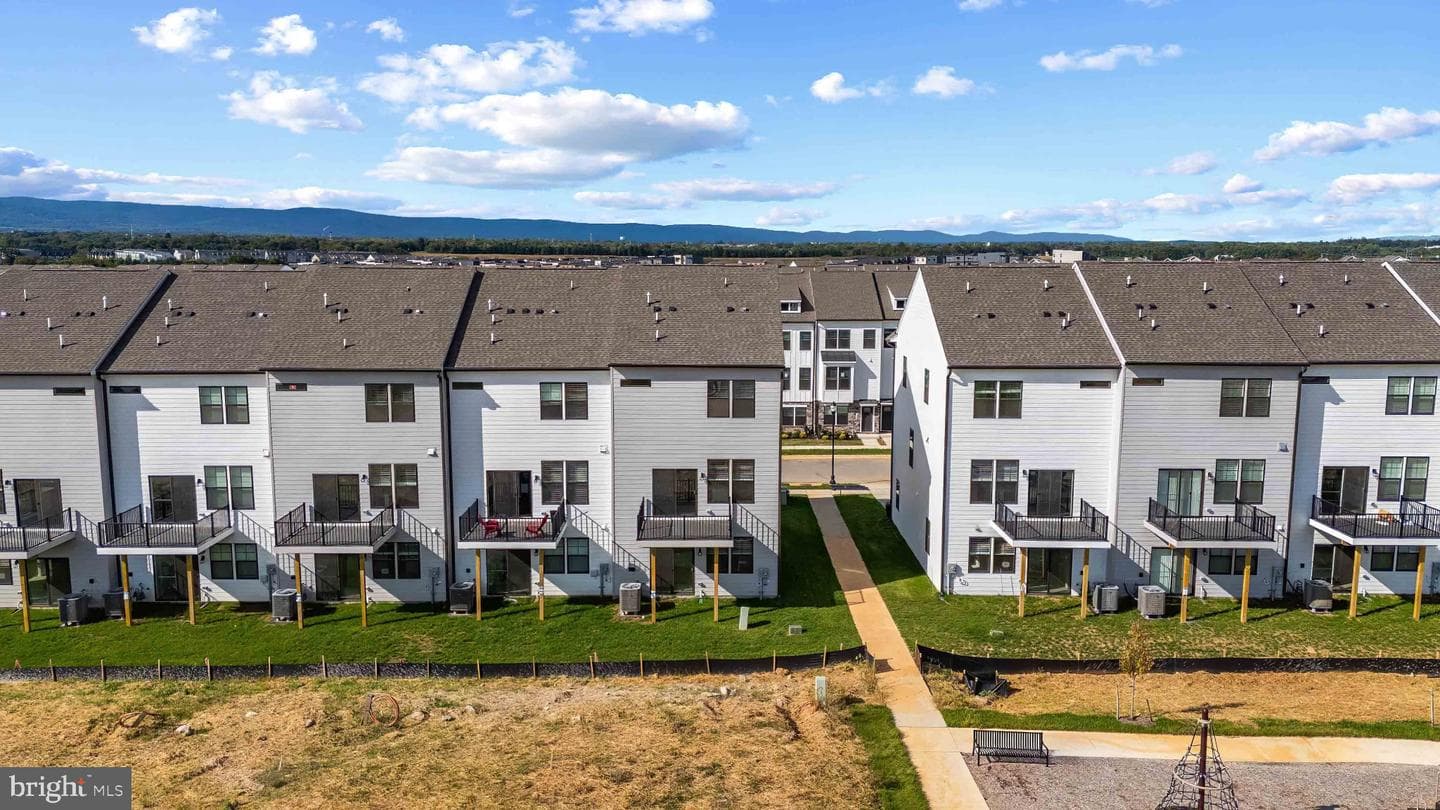 393 Ensemble Way photo 39