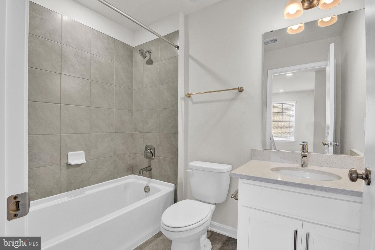 456 Hanson St photo 24