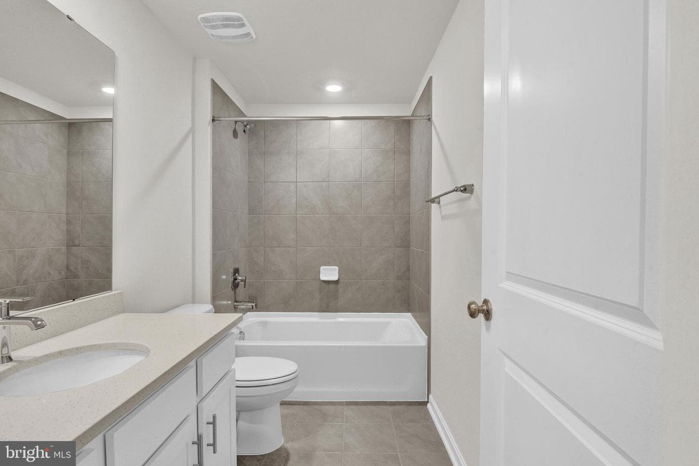 456 Hanson St photo 27