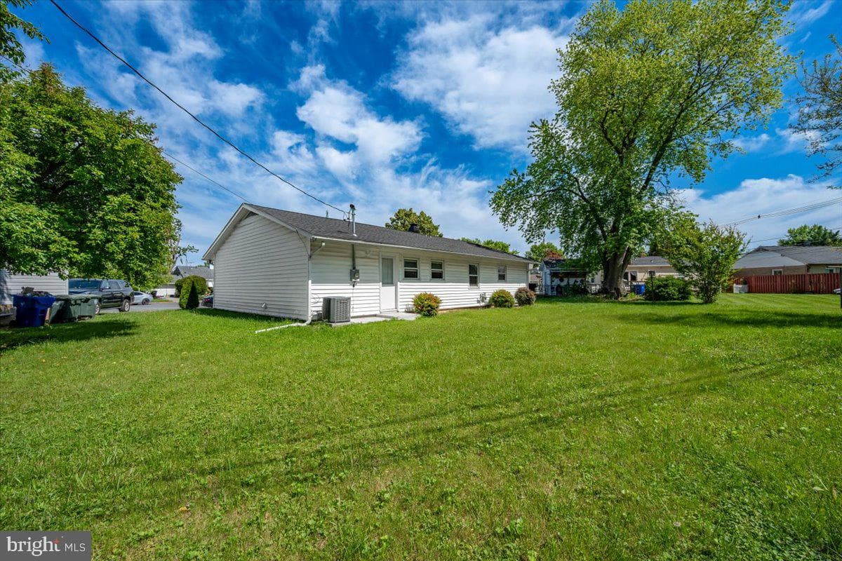 302 Manor Court photo 28