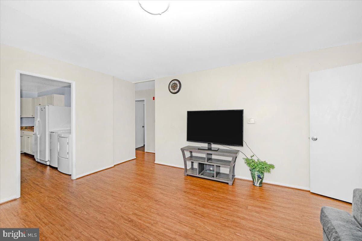 302 Manor Court photo 6