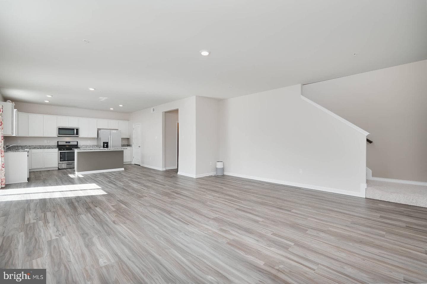 2085 Pomona Way photo 4