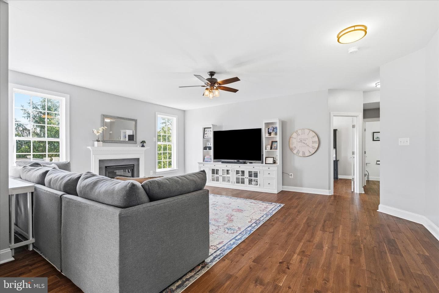 2258 W. Greenleaf Drive photo 4