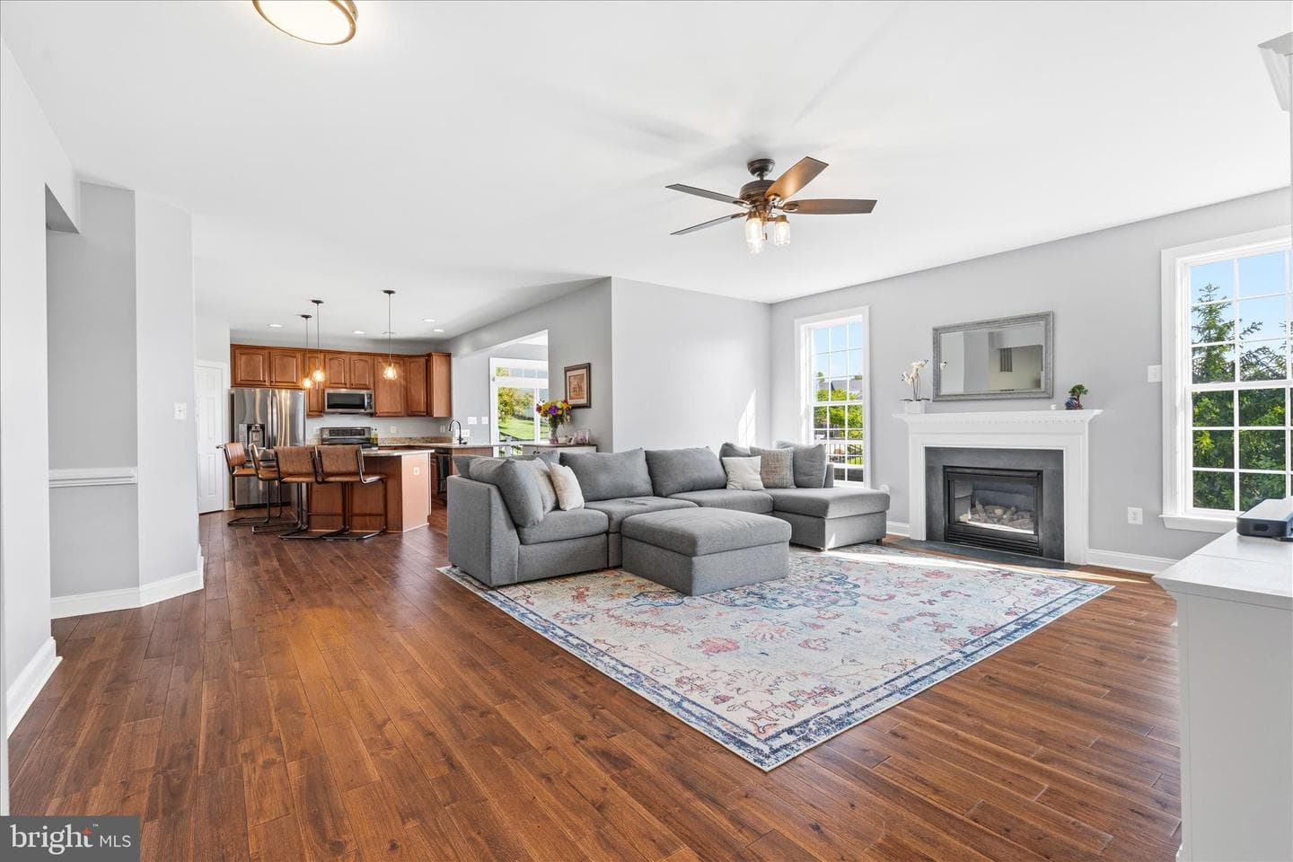 2258 W. Greenleaf Drive photo 5