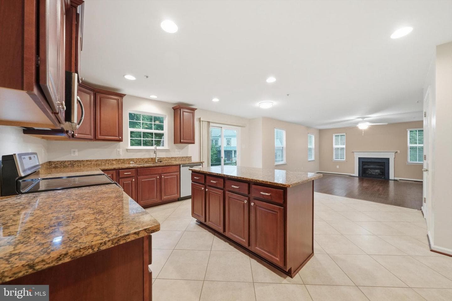6728 Meadowlawn Circle photo 14