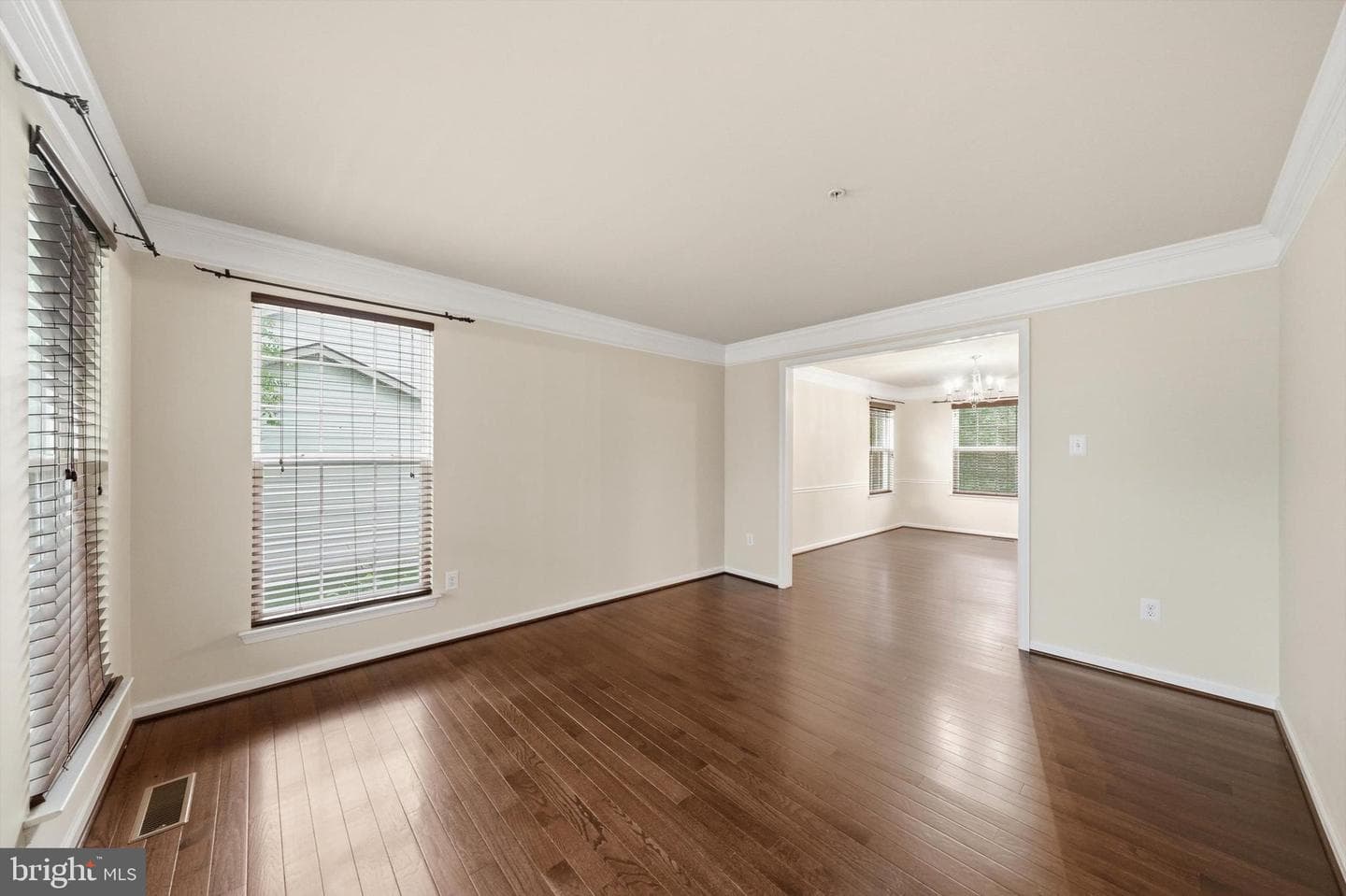 6728 Meadowlawn Circle photo 4