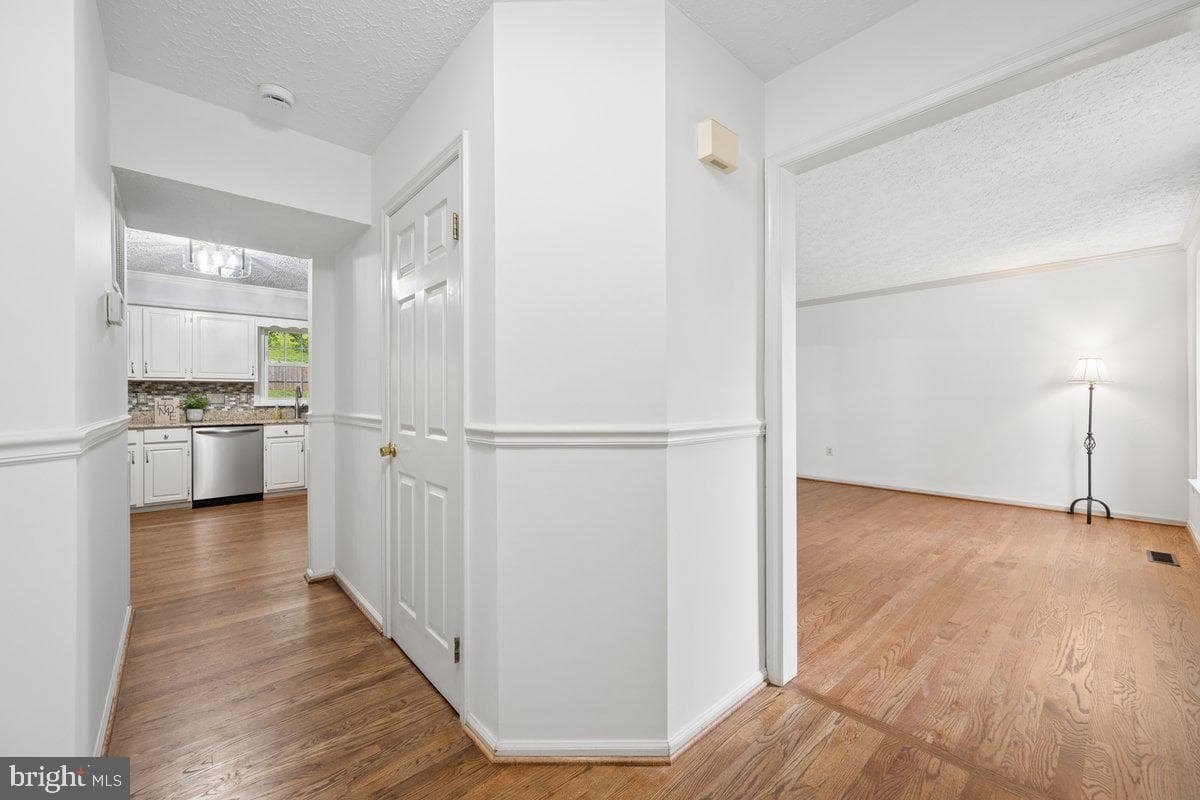 6396 Devonshire Lane photo 5