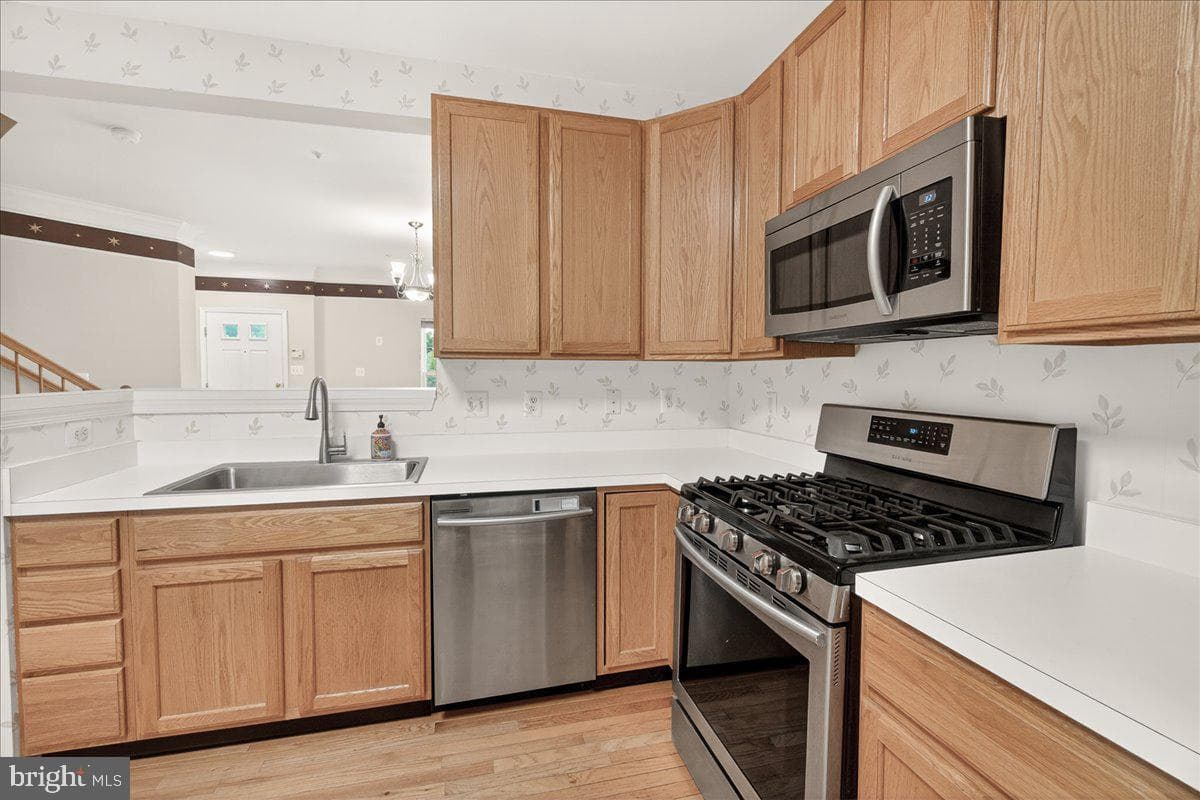 1740 Derrs Square E photo 13