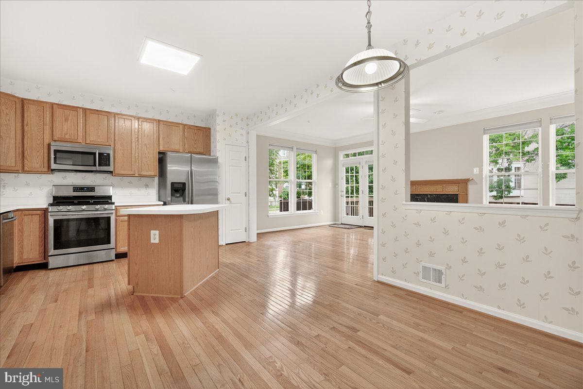 1740 Derrs Square E photo 16