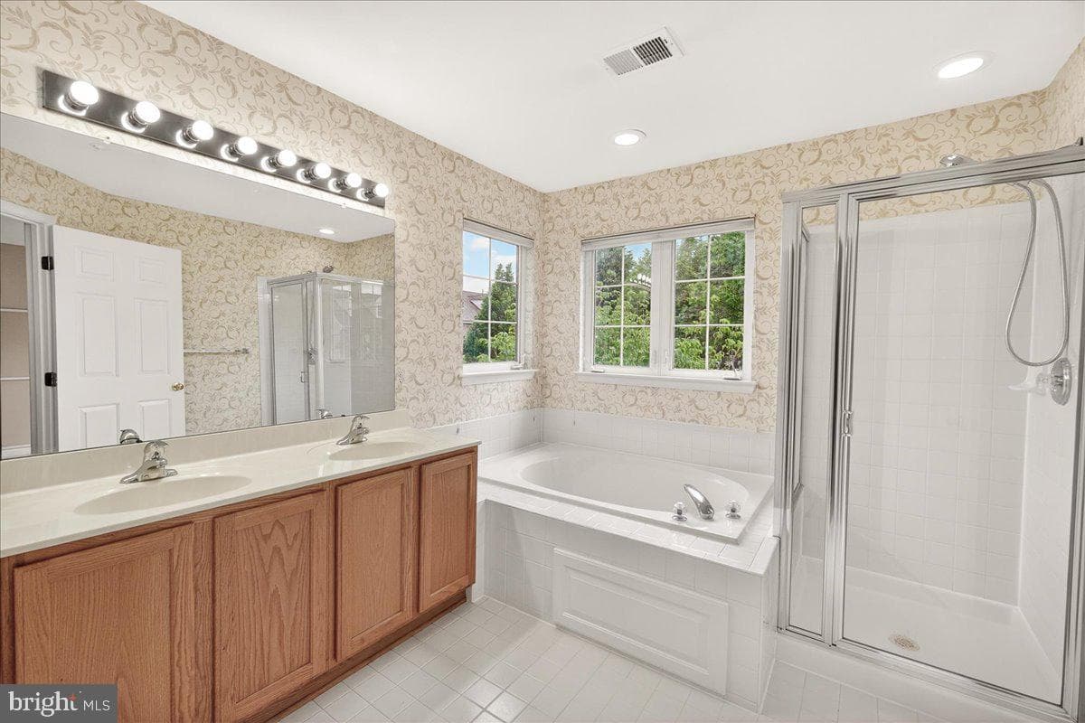 1740 Derrs Square E photo 25