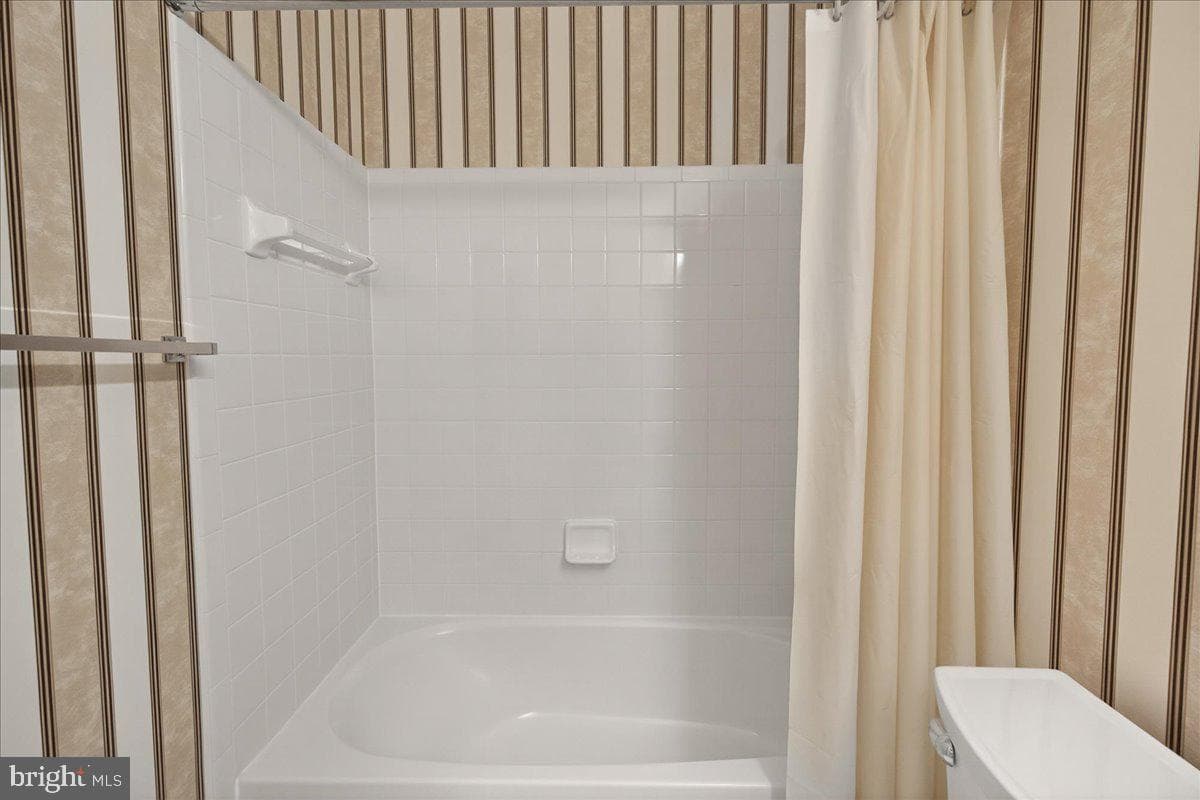 1740 Derrs Square E photo 27