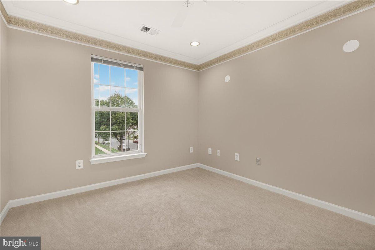 1740 Derrs Square E photo 28