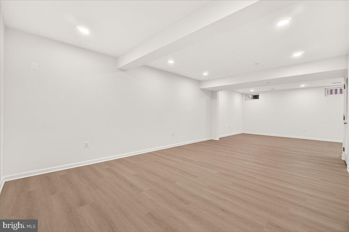 1740 Derrs Square E photo 31