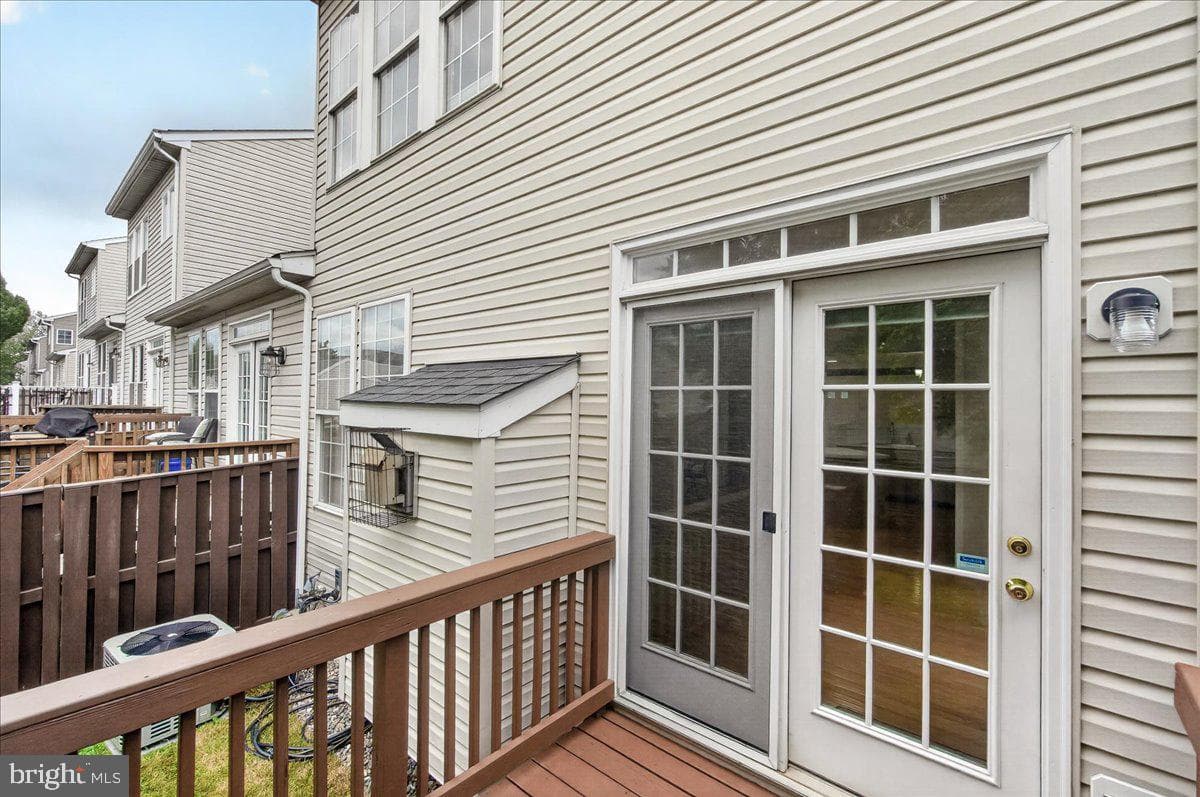 1740 Derrs Square E photo 37