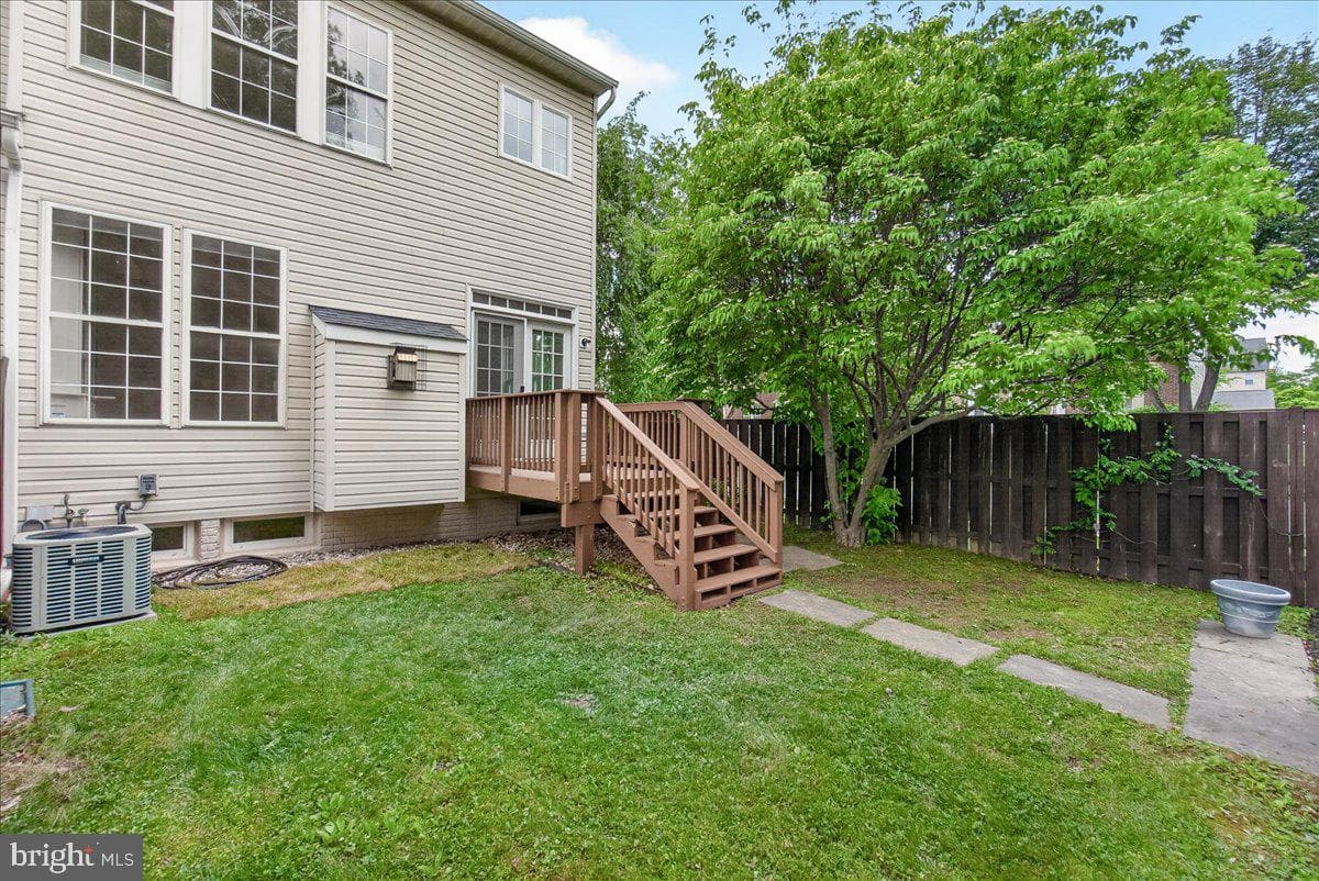1740 Derrs Square E photo 38