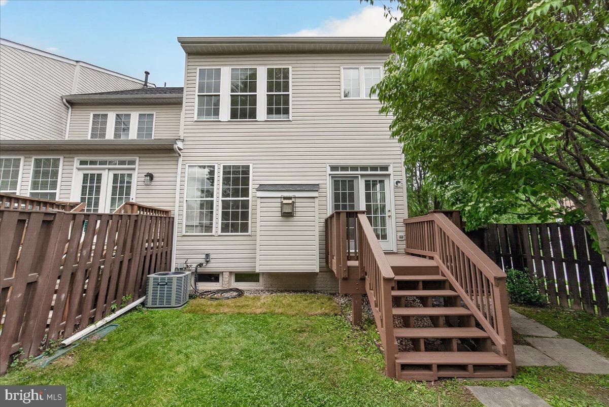 1740 Derrs Square E photo 39