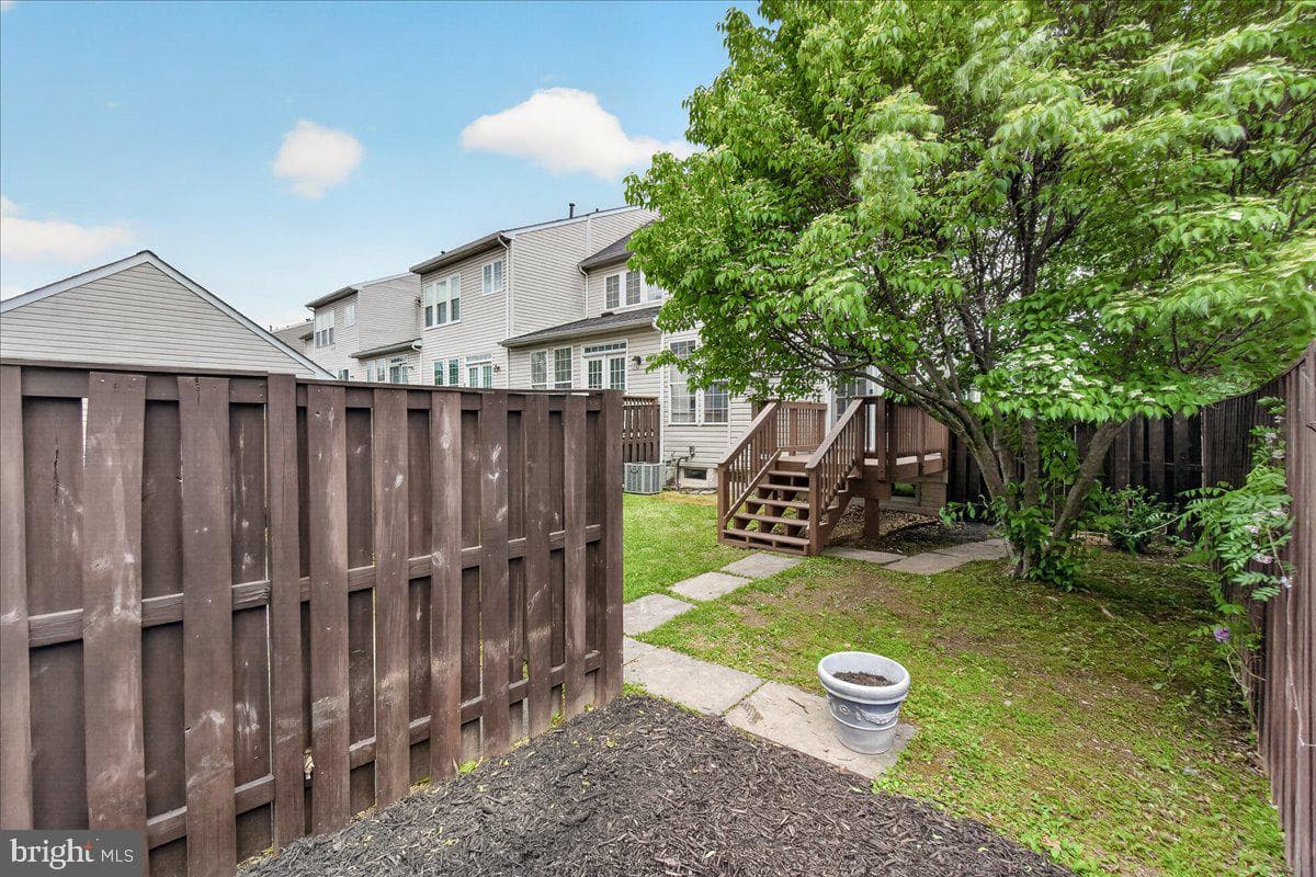 1740 Derrs Square E photo 40