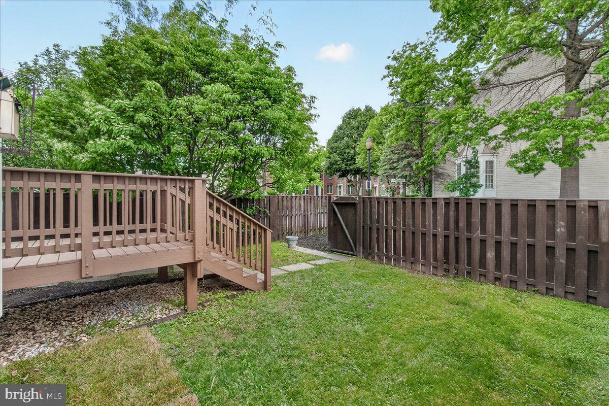 1740 Derrs Square E photo 41