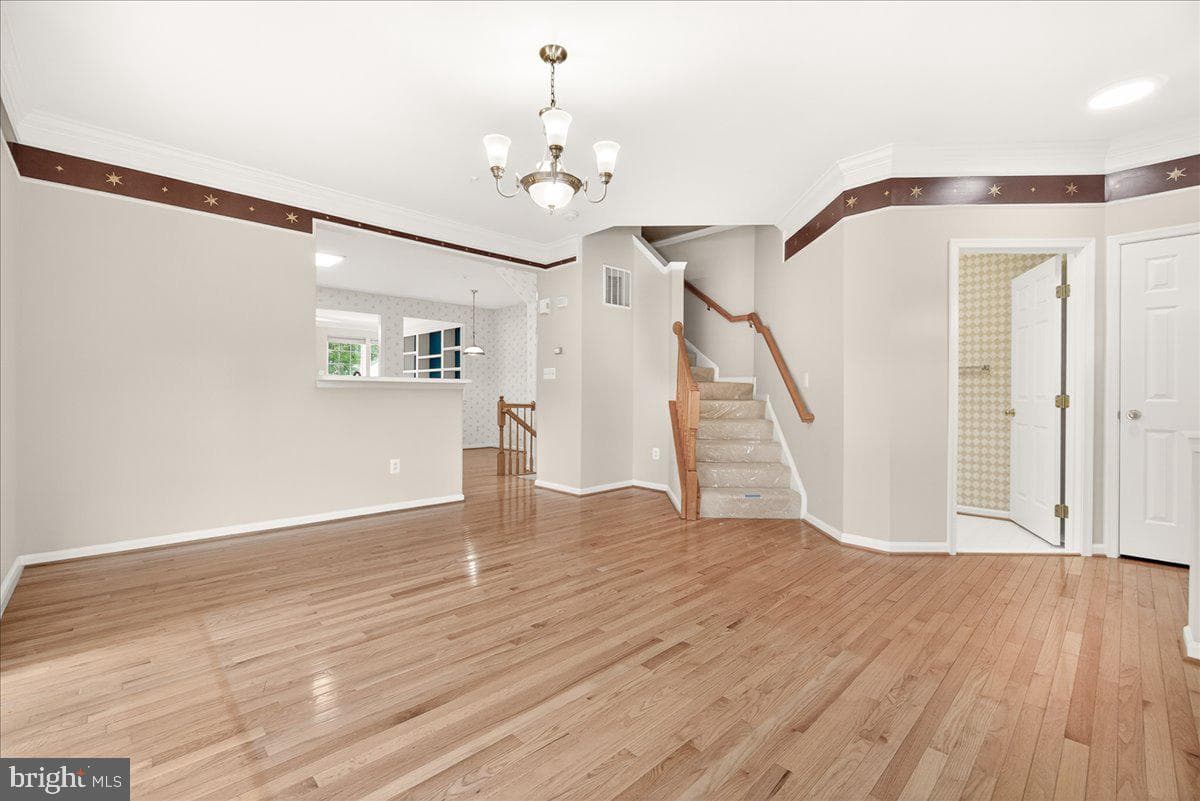 1740 Derrs Square E photo 5