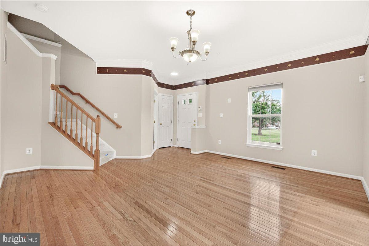 1740 Derrs Square E photo 6