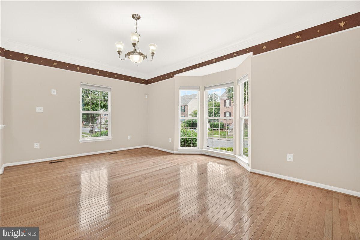 1740 Derrs Square E photo 7