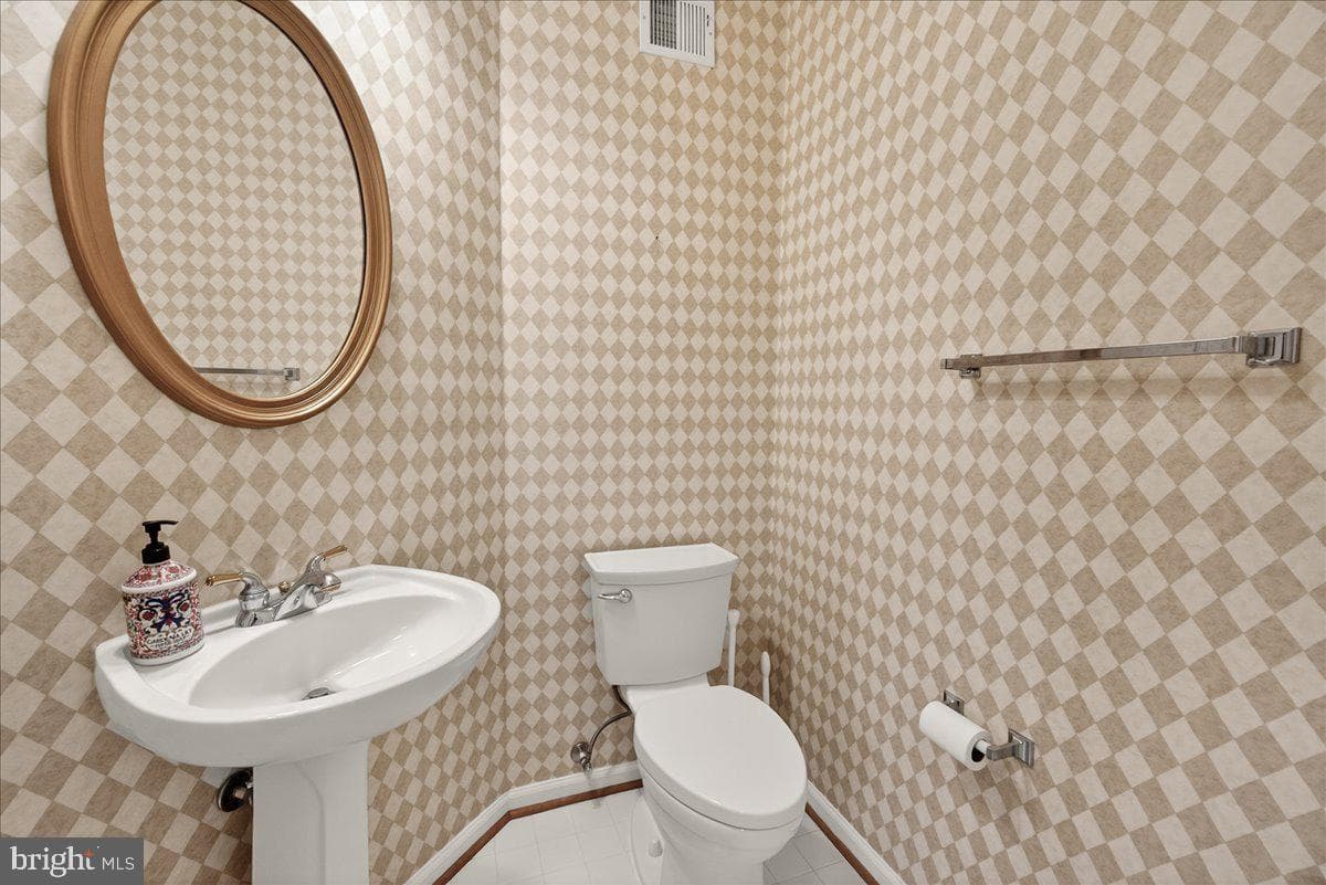 1740 Derrs Square E photo 9