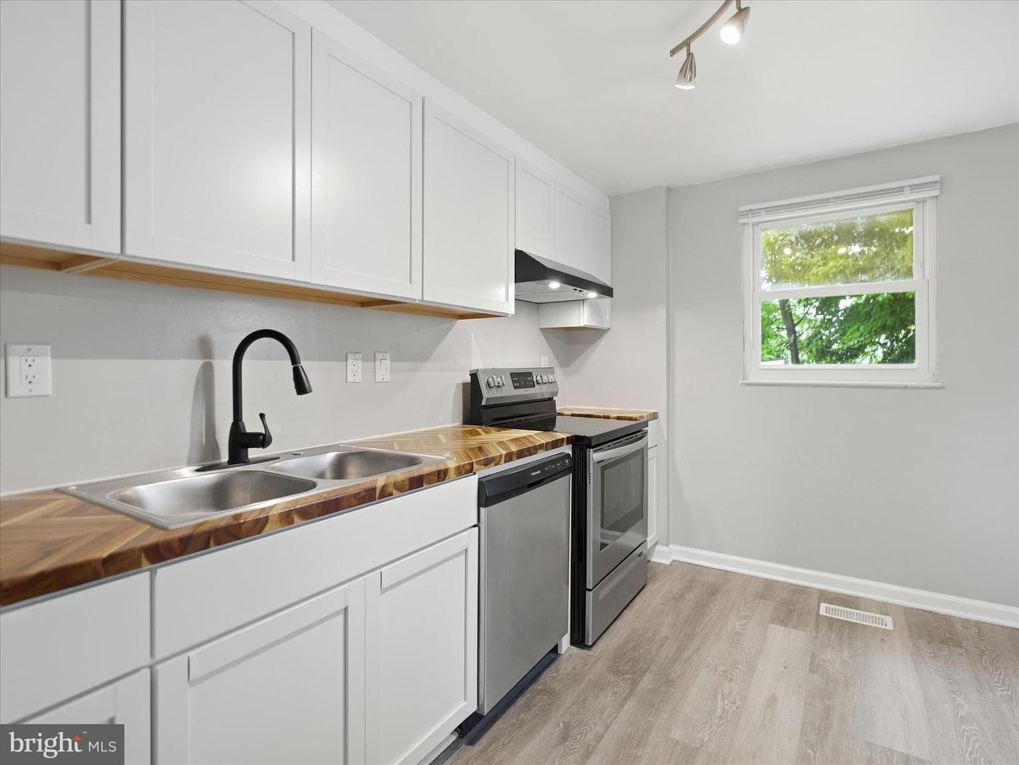358 Prospect Boulevard photo 12