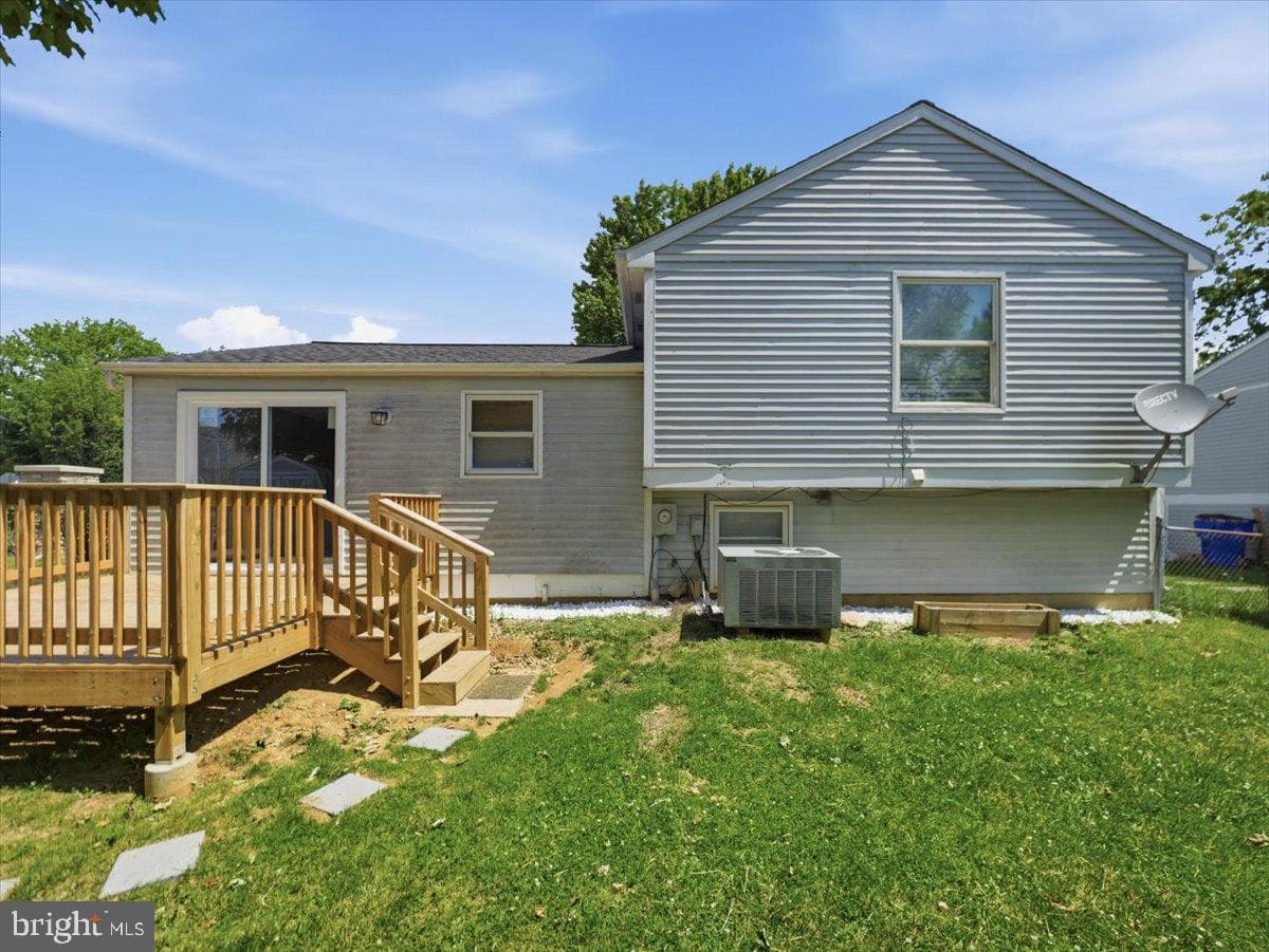 358 Prospect Boulevard photo 27