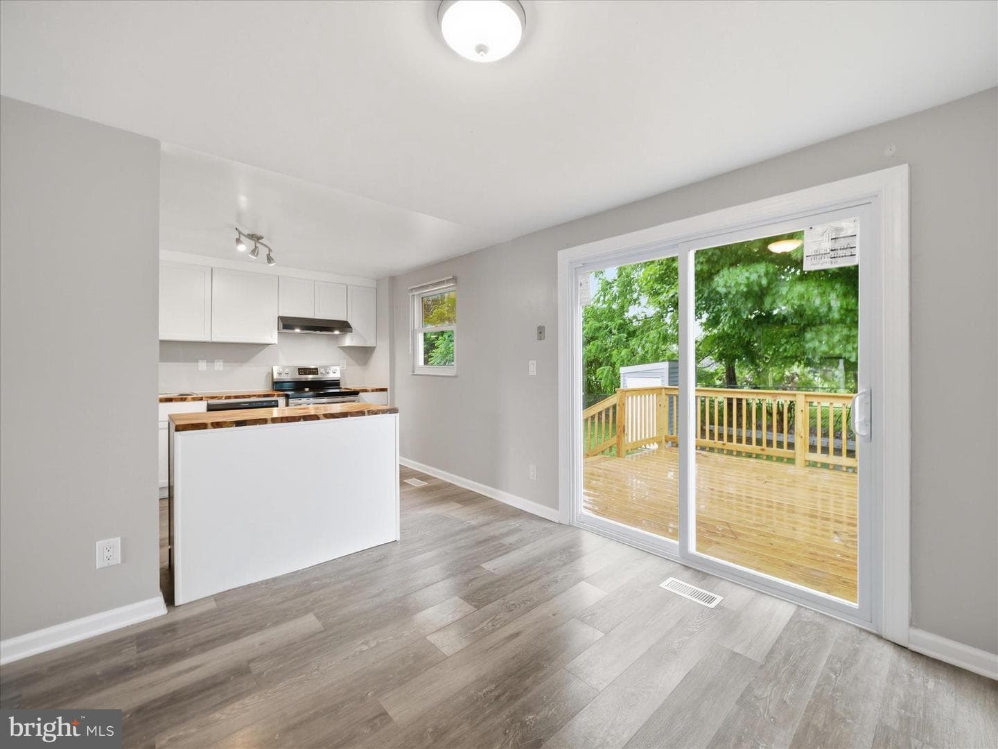 358 Prospect Boulevard photo 7