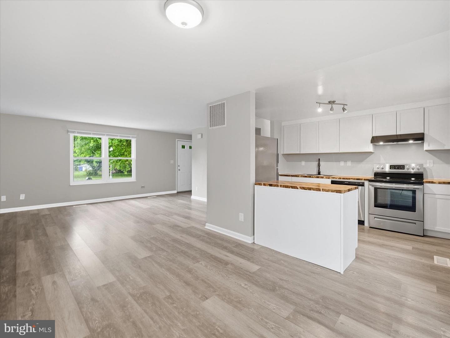358 Prospect Boulevard photo 8