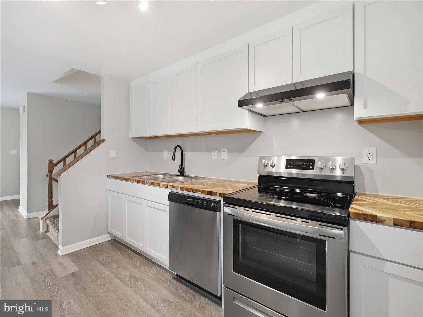 358 Prospect Boulevard photo 9